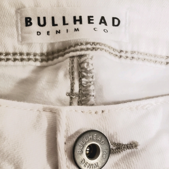Bullhead Skinniest White Jeans 7 Reg. 28x28 - Picture 2 of 8